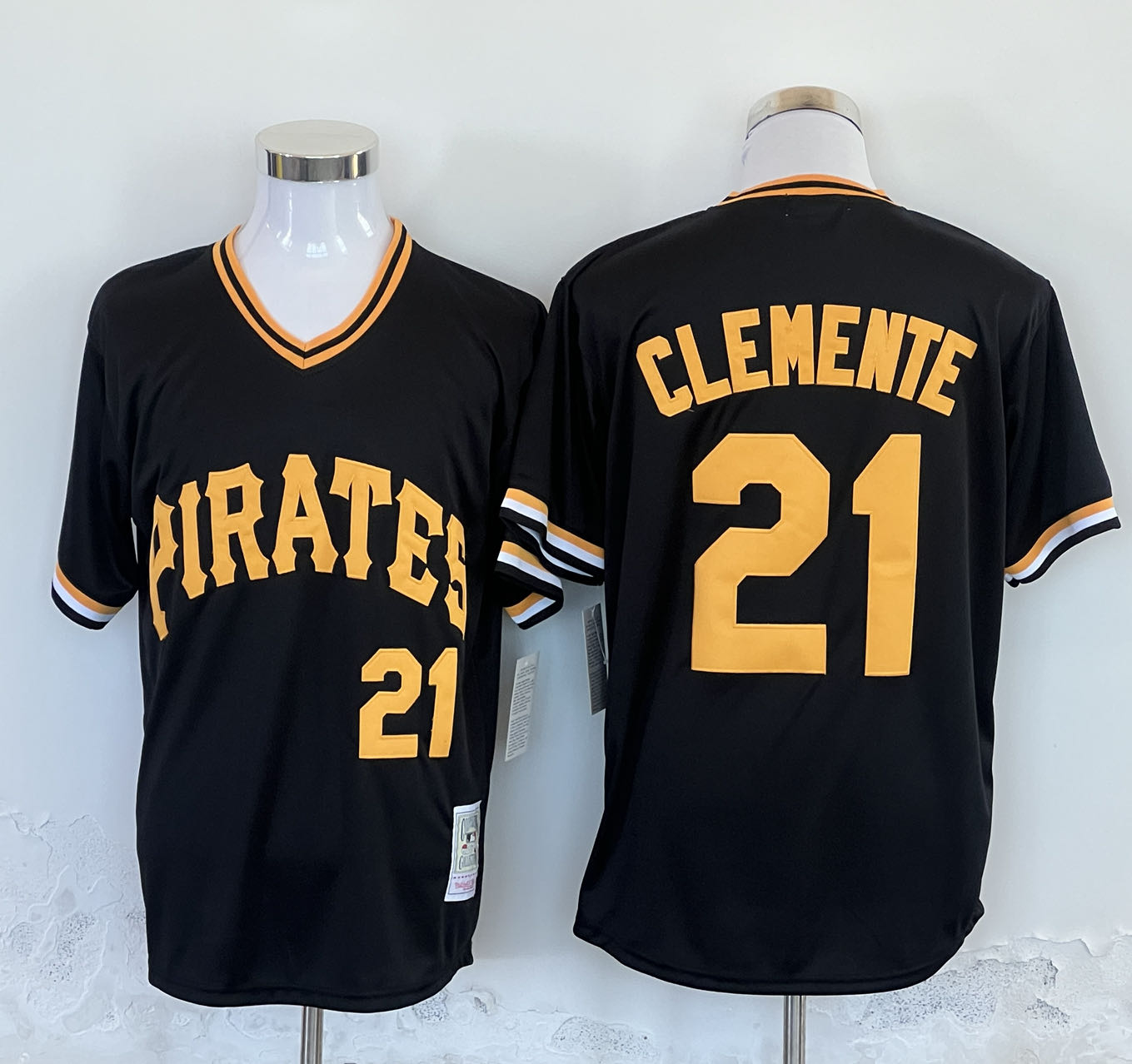 Personalized Men’s Pittsburgh Pirates #21 Roberto Clemente Black Stitched Baseball Jersey