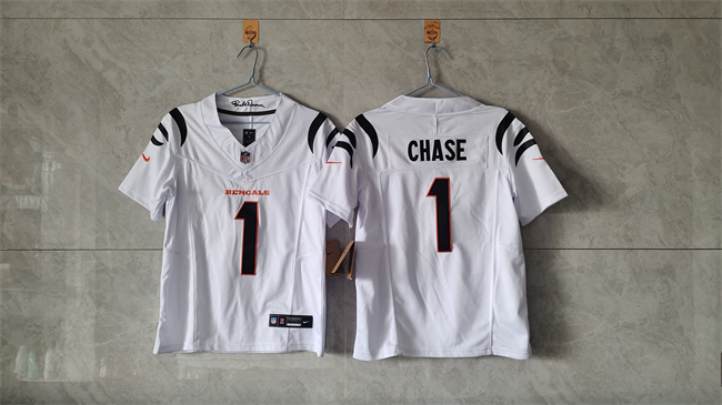 Personalized Women’s Cincinnati Bengals #1 Ja’Marr Chase White F.U.S.E. Stitched Football Jersey(Run Small)