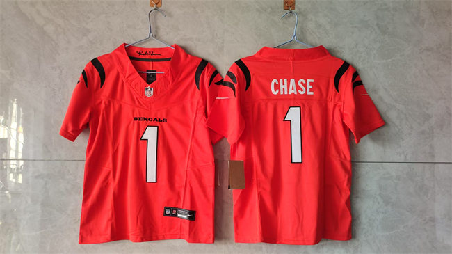 Personalized Women’s Cincinnati Bengals #1 Ja’Marr Chase Orange F.U.S.E. Stitched Football Jersey(Run Small)