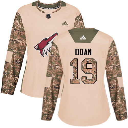 Personalized Women’s Arizona Coyotes #19 Shane Doan Camo Authentic 2017 Veterans Day Stitched NHL Jersey